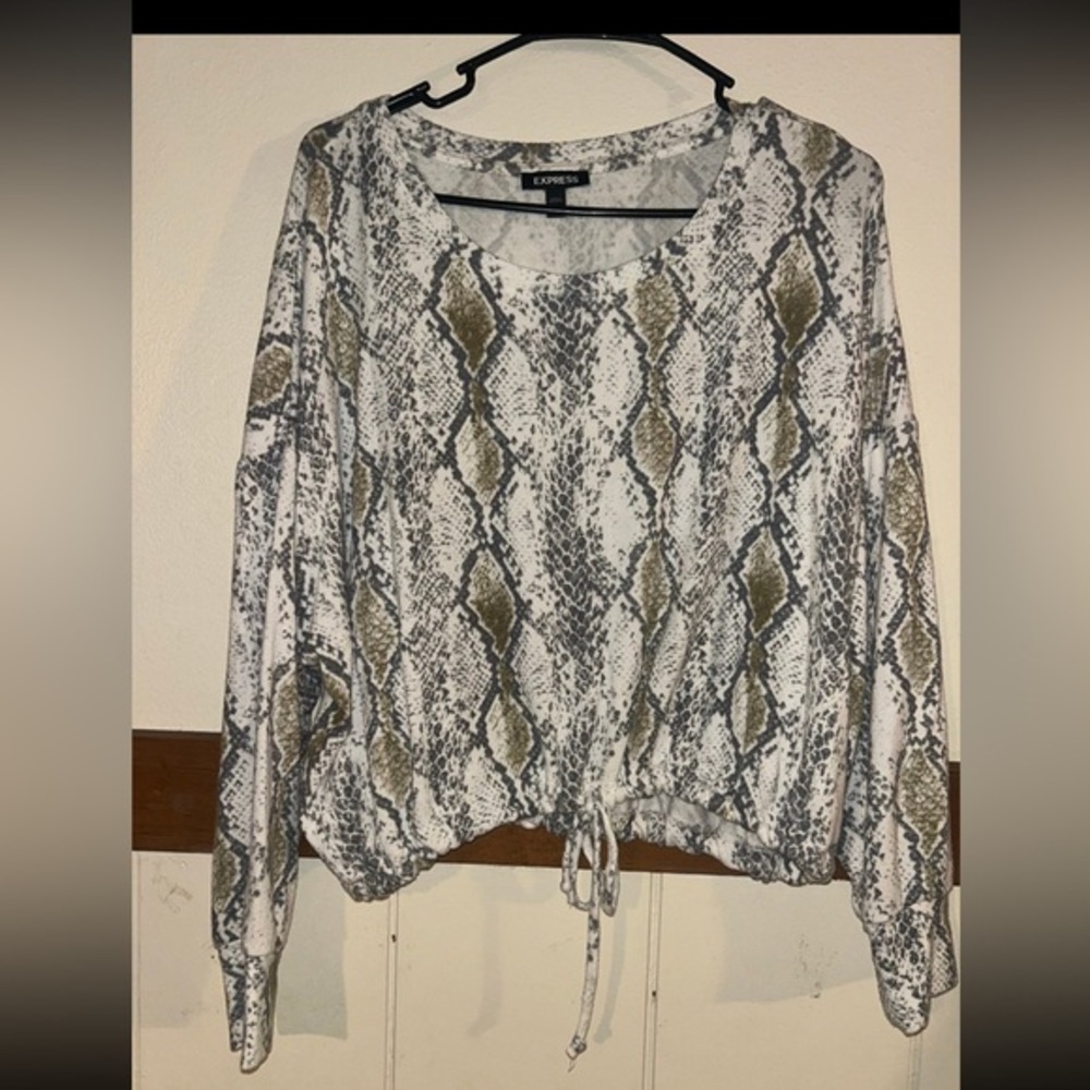 Express Crop sweater animal print size medium